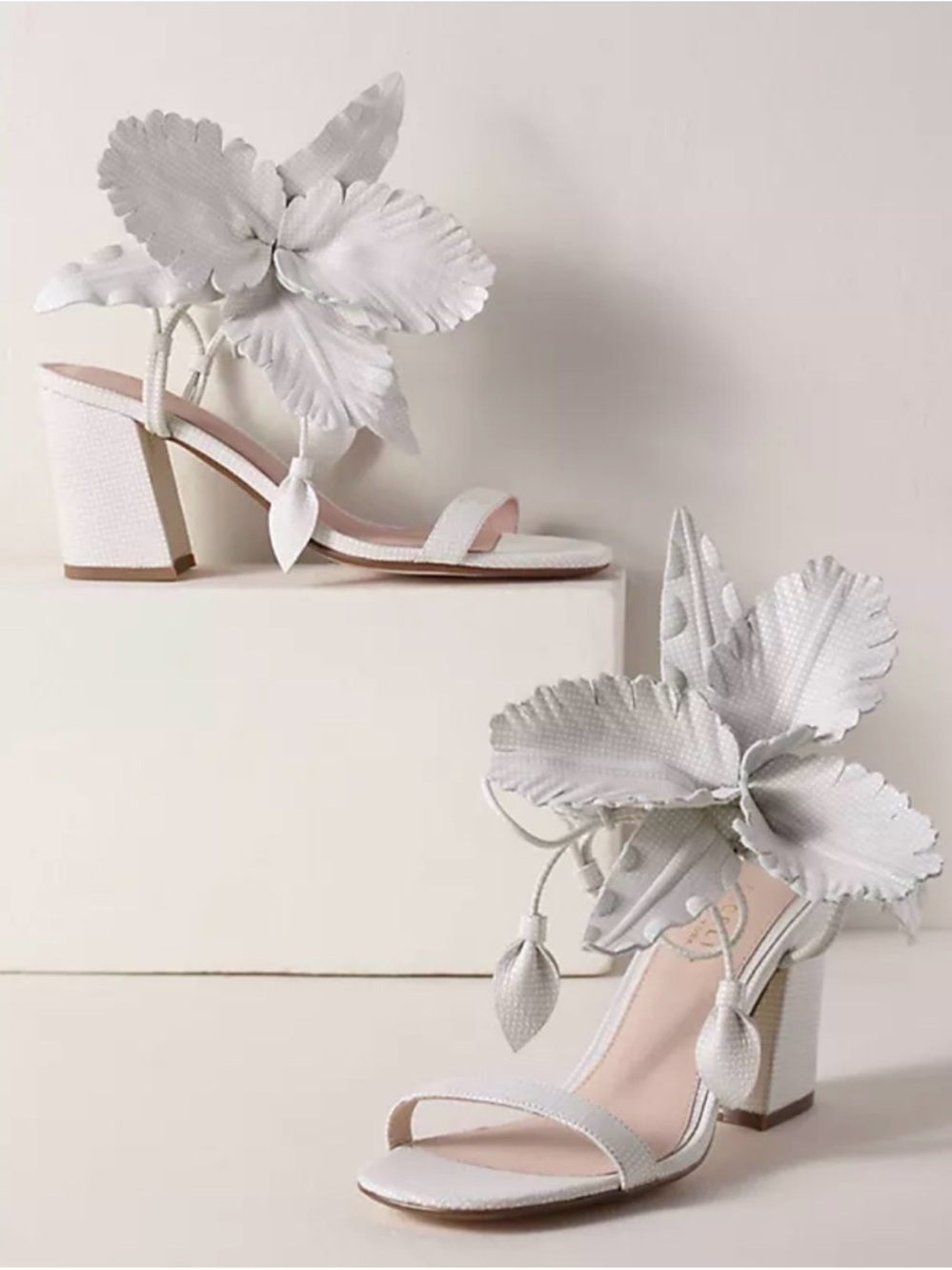 Cecilia New York White Hibiscus Floral Block Heel Sandals 10
